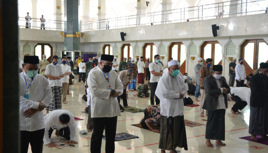 Ketua MUI: Sholat Jamaah Buka Masker Asalkan Kondisi Sehat